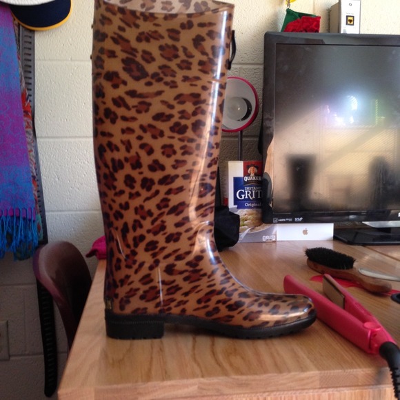 Lauren Ralph Lauren rain boots size 8 - Picture 2 of 4