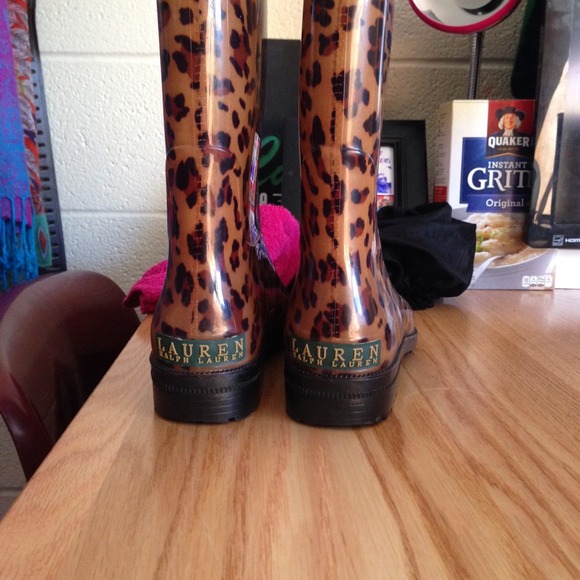 Lauren Ralph Lauren rain boots size 8 - Picture 4 of 4