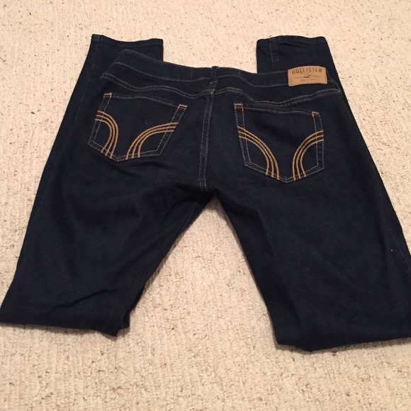 Size 5 hollister skinny jeans.