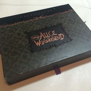 Urban decay Alice in wonderland palette