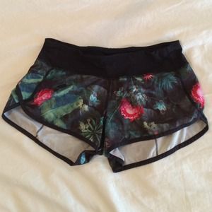 Lululemon Run Speed Short 4 way stretch. Size 6