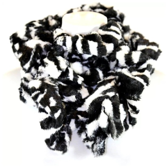 Super Soft Faux Fur Scarf - Picture 2 of 4