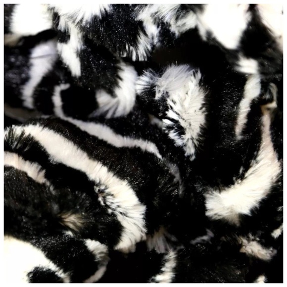 Super Soft Faux Fur Scarf - Picture 4 of 4