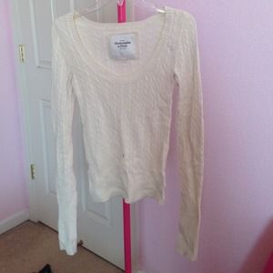 Abercrombie & Fitch ivory sweater