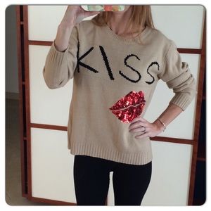 ⭐️⭐️🎉🎊🎉HOST PICK🎋🎊🎉🎊Cute "Kiss" sweater