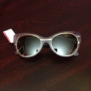 Vera Wang Sunglass