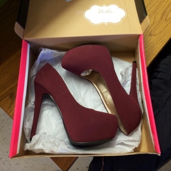 🚫SOLD🚫 Maroon Pumps