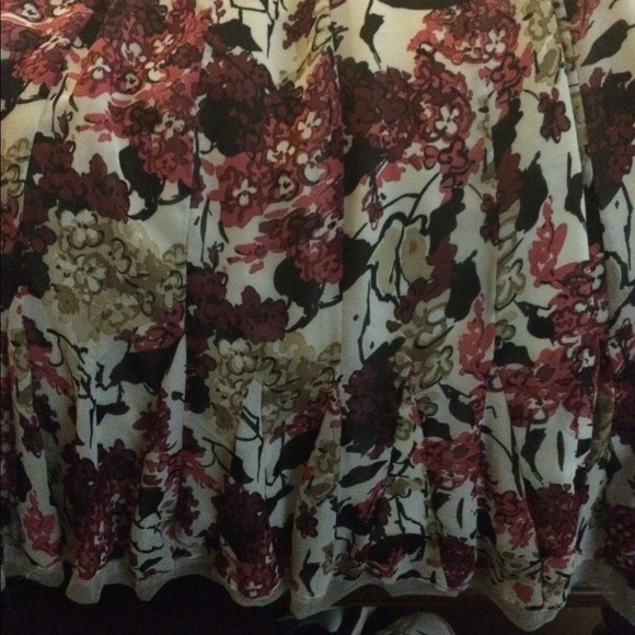 Very comfortable below the knee length skirt🌹🌹