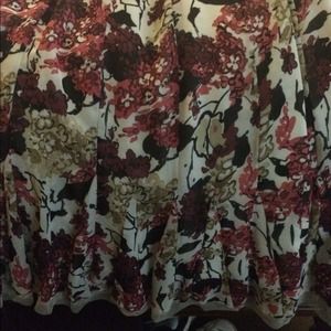 Very comfortable below the knee length skirt🌹🌹