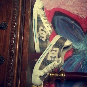 DC tennis shoes