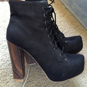 Shoedazzle black booties