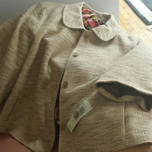 2,pc Suit Tan trimmed w/dk brown