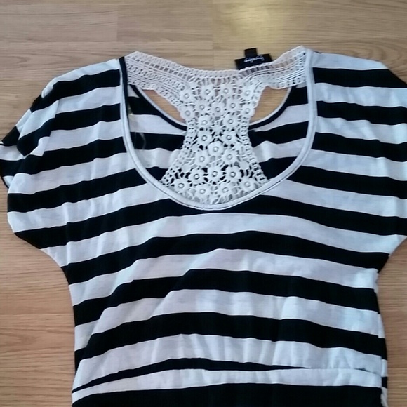 Super cute summer top! - Picture 2 of 2