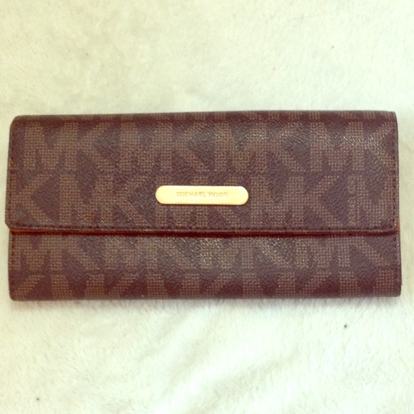 Authentic MK wallet with zipper inside.