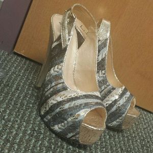 NWOT Luichiny Platform Heels