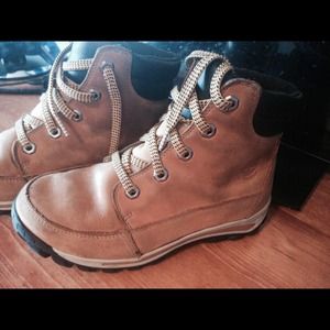 Boys Timberland size 3 boots