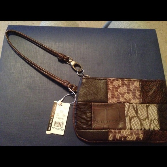 NY&Co wristlet