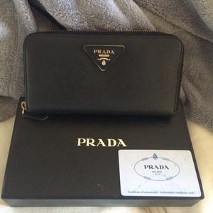 Classic BLK • PRADA • and Gucci Sunglasses