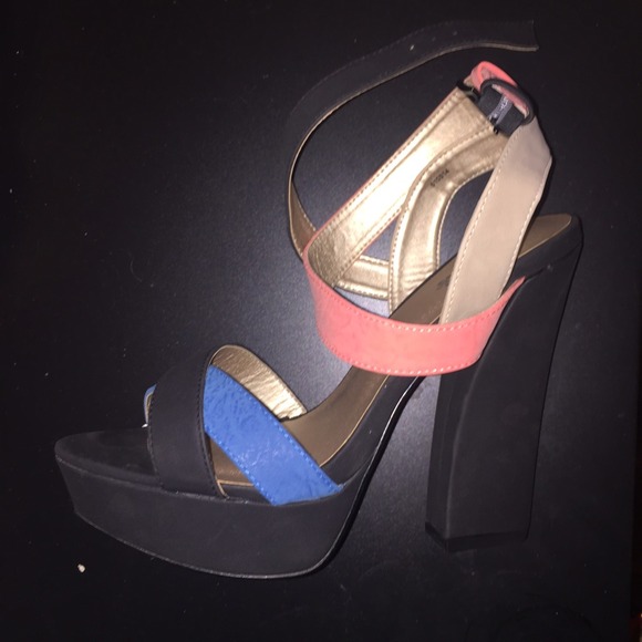 Heels ❌SOLD❌ - Picture 2 of 2
