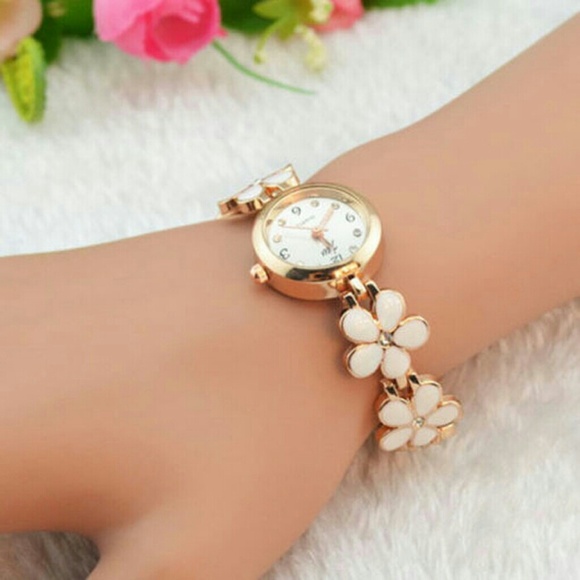 Accessories - Rose Gold daisy fashion watch NWOT