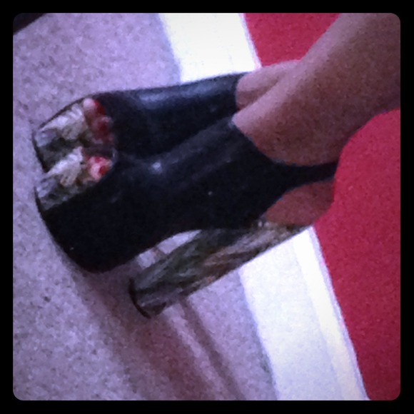 Black leather open toe