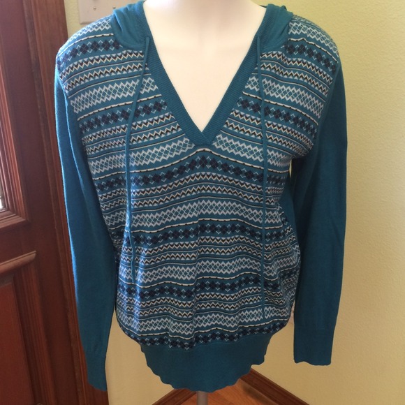 Chadwicks v-neck hooded sweater NWOT