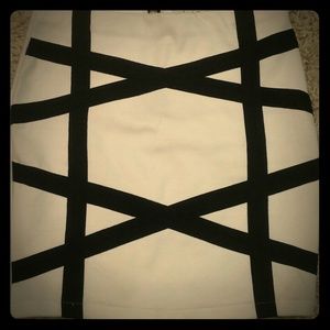 🚫SOLD🚫Black and white bodycon skirt