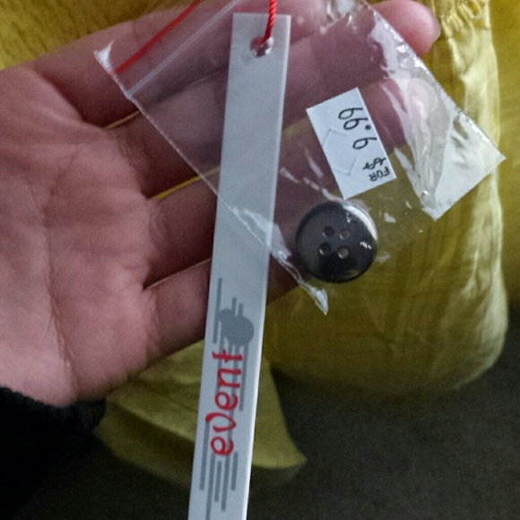 Yellow Blouse 🐤 - Picture 3 of 3