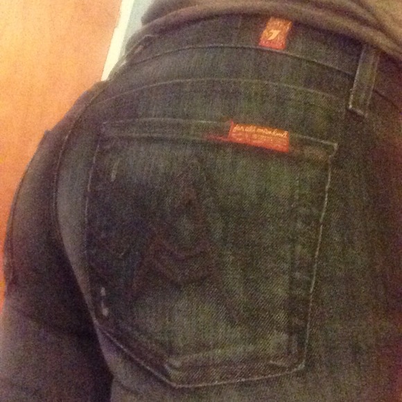 7 for all mankind never worn dark jeans! Size 26!