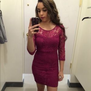 Three-quarter sleeve lace bodycon dress