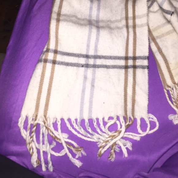 Pretty scarf - Picture 2 of 2