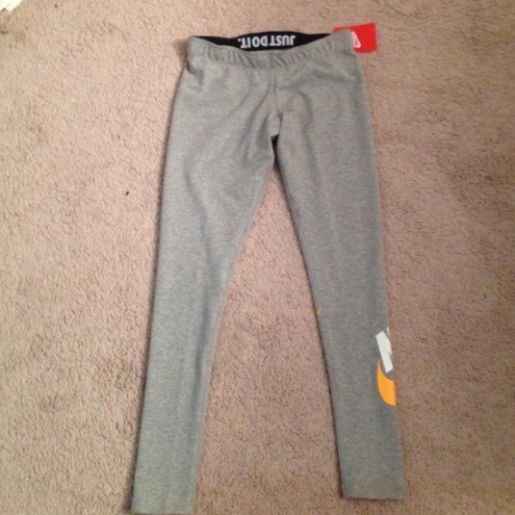 Grey Nike leggings