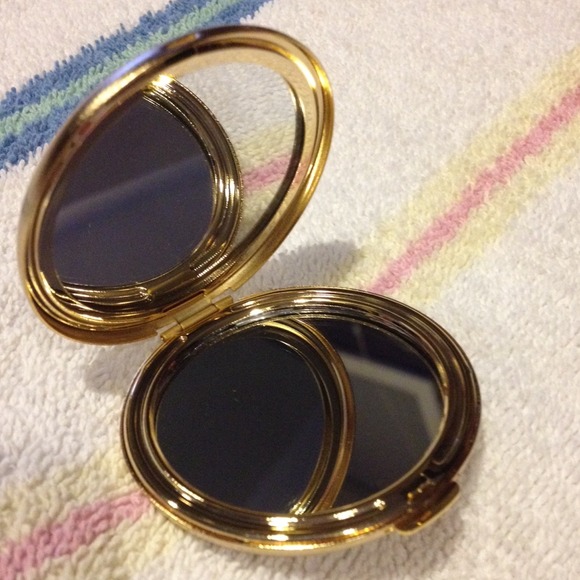 Make-up Compact - Picture 2 of 4