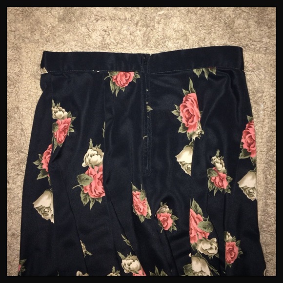 Black Floral Skirt - Picture 2 of 4