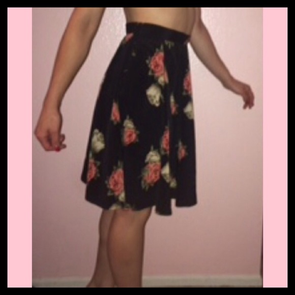 Black Floral Skirt - Picture 4 of 4