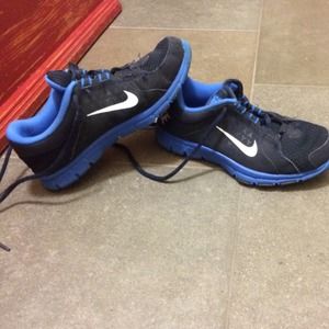 Nike training kids shoes