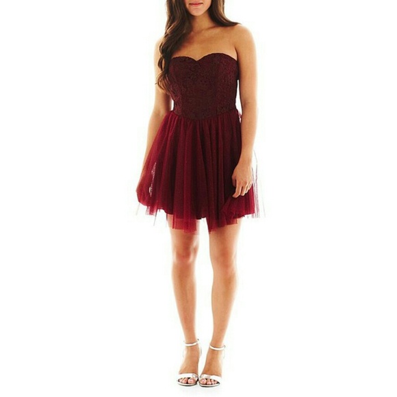 NWOT lace and tulle prom/homecoming dress!