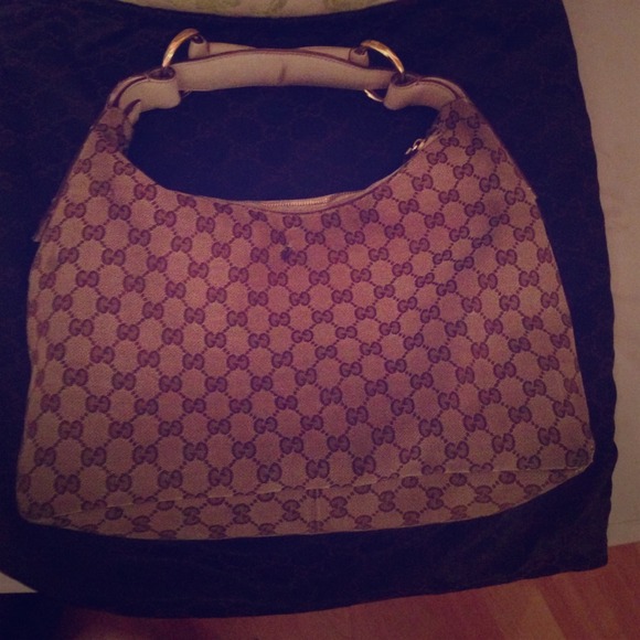 Preloved!  100% genuine Gucci with dust bag.