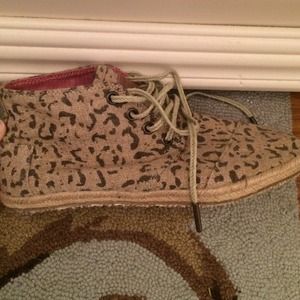 Toms hightop leopard canvas sneakers