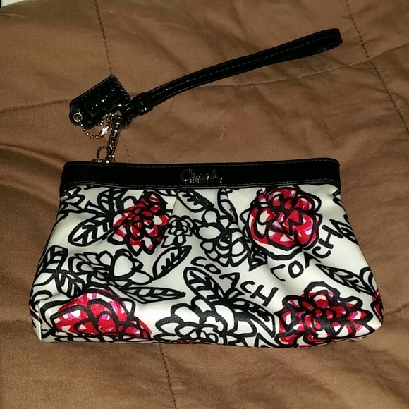 Coach daisy floral graffiti pleated wristlet