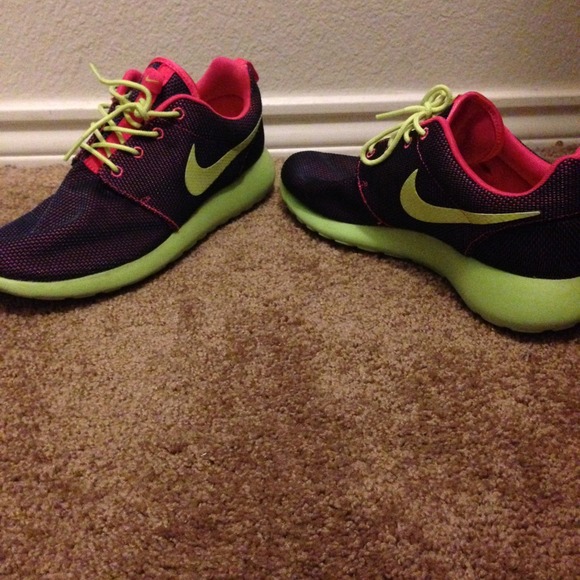 👟Nike's Roshes👟