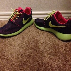 👟Nike's Roshes👟