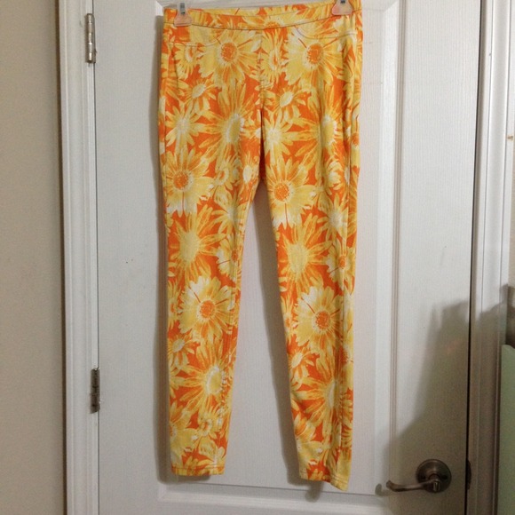 Bright and sunny floral leggings