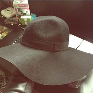Floppy wool hat
