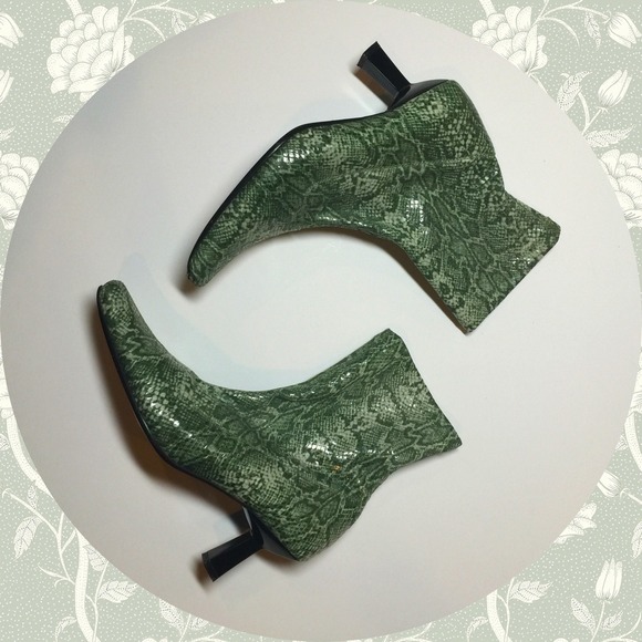 ❤️SOLD❤️ Italian Snake skin Leather Booties Shoes