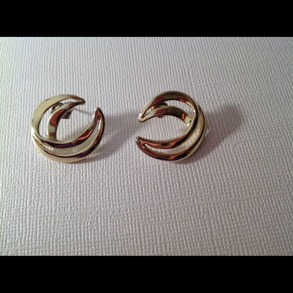 Gold Tone earring