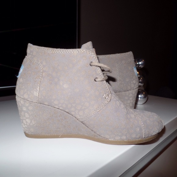 TOMS toupe suede wedges💃