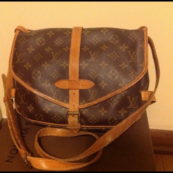 (SOLD) Authentic Louis Vuitton Saumur 30