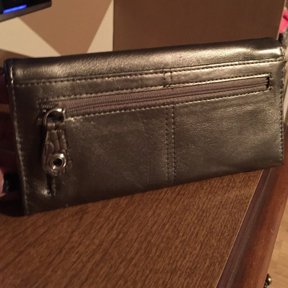 ❌sold❌ Kathy Van Zeeland Wallet. - Picture 3 of 3