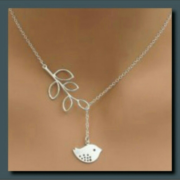 NWOT Leaf and Bird Necklace in silver - Picture 2 of 2
